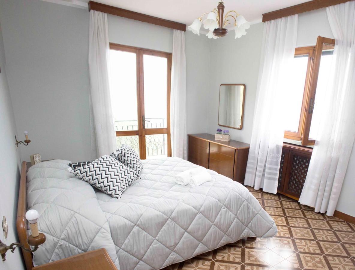 Magic On The Lake - Panoramic Marone Habitación foto